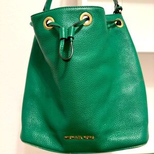 Micheal Kors shoulder bags👜, green color,one size , zipper pocket inside